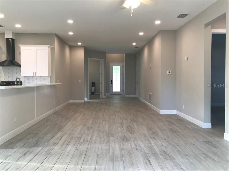 Recently Sold: $432,000 (4 beds, 2 baths, 2115 Square Feet)