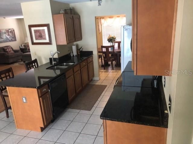 Vendido Recientemente: $245,000 (4 camas, 2 baños, 1836 Pies cuadrados)