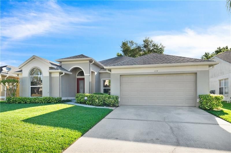 Don't miss your chance to live in the friendly established community of Waterford Lakes, close to everything Orlando has to offer!