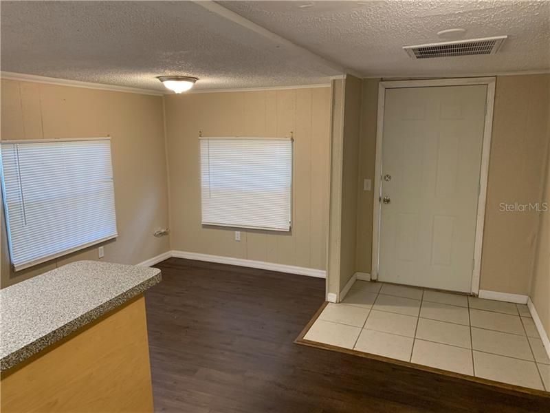 Recently Rented: $800 (2 beds, 1 baths, 730 Square Feet)