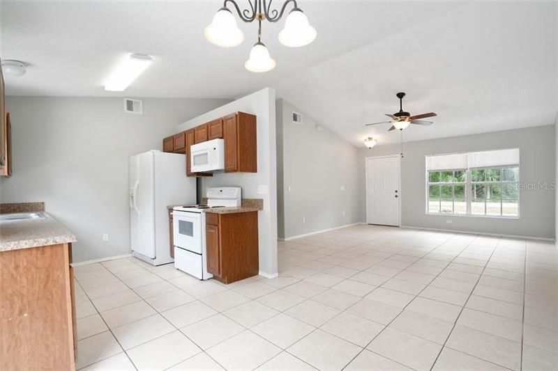 Recently Sold: $192,500 (3 beds, 2 baths, 1064 Square Feet)