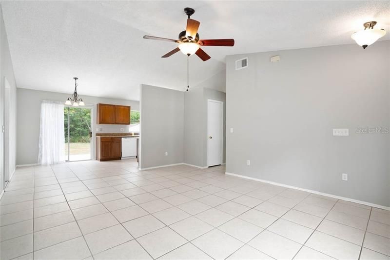 Recently Sold: $192,500 (3 beds, 2 baths, 1064 Square Feet)