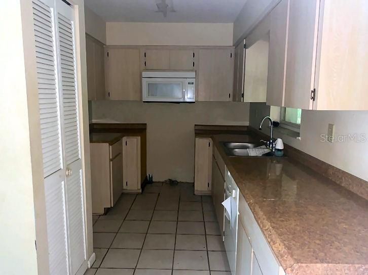 Recently Sold: $49,500 (2 beds, 1 baths, 864 Square Feet)