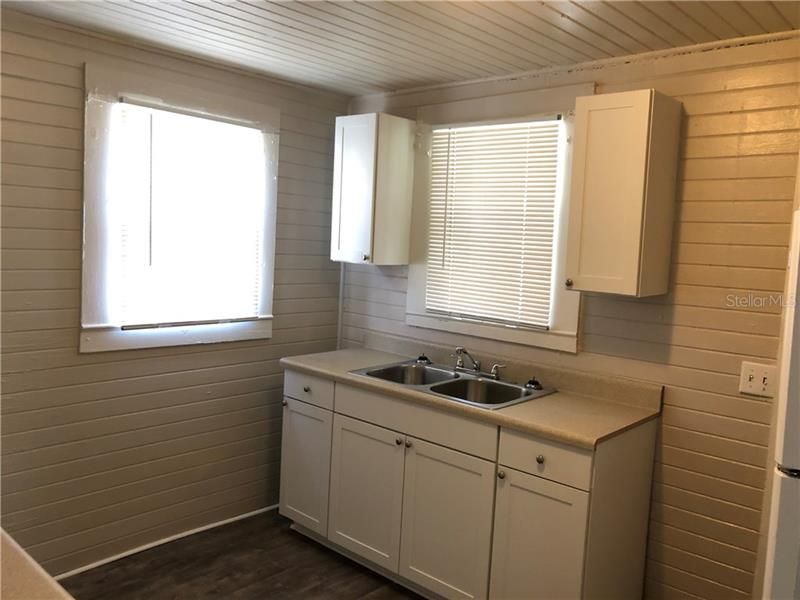 Recently Rented: $875 (2 beds, 1 baths, 768 Square Feet)