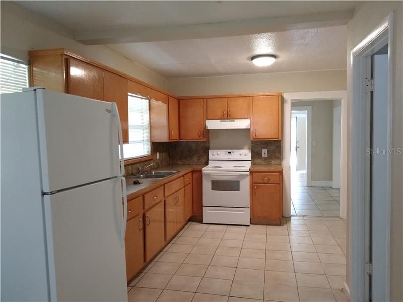 Recently Rented: $945 (3 beds, 2 baths, 1080 Square Feet)