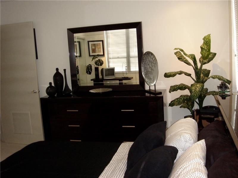 Recently Rented: $3,700 (2 beds, 2 baths, 1528 Square Feet)
