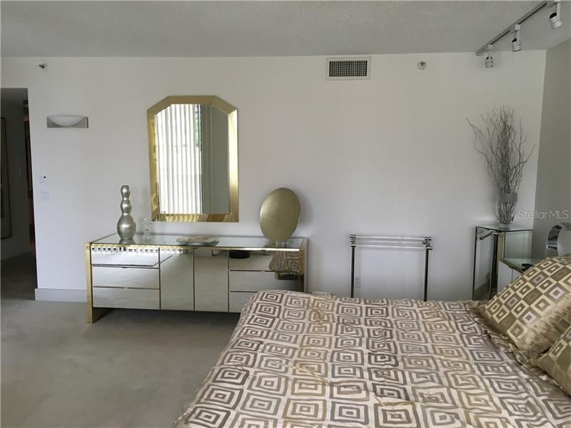 Recently Rented: $3,700 (2 beds, 2 baths, 1528 Square Feet)