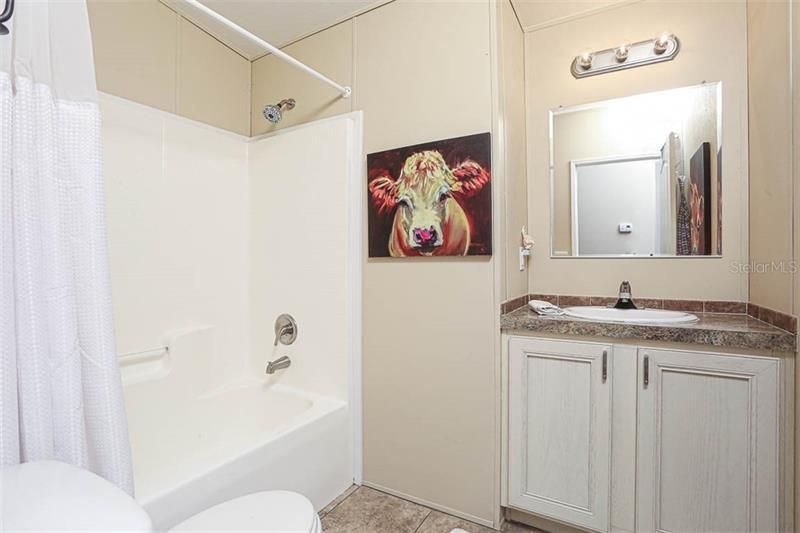 最近售出: $229,000 (4 贝兹, 3 浴室, 2187 平方英尺)
