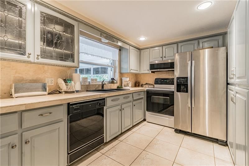 Recently Sold: $290,000 (2 beds, 2 baths, 1327 Square Feet)