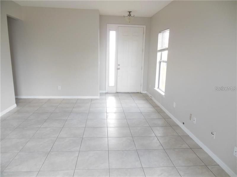 Recently Rented: $1,200 (3 beds, 2 baths, 1408 Square Feet)