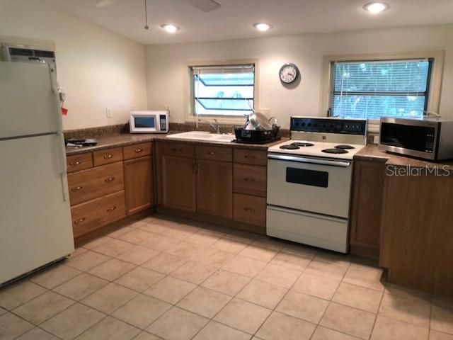 Recently Rented: $1,000 (1 beds, 1 baths, 650 Square Feet)