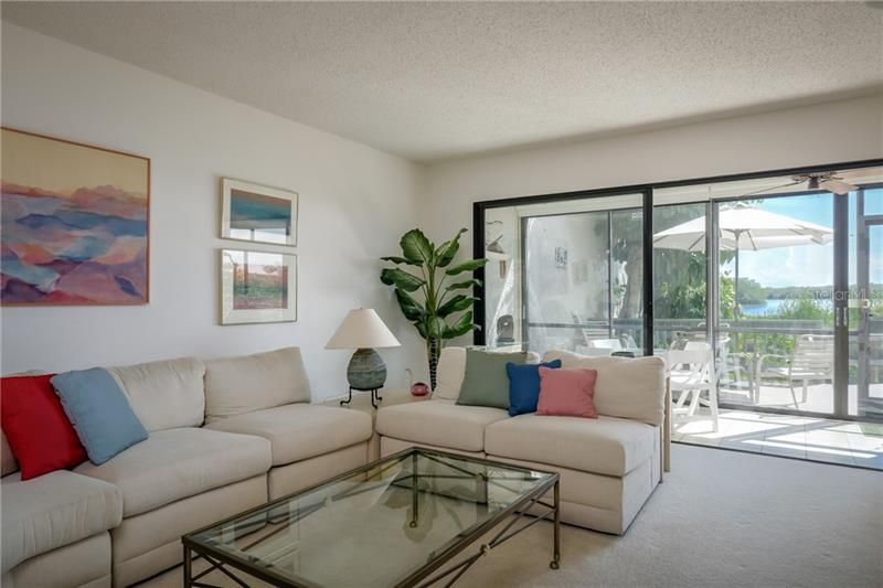 Recently Sold: $515,000 (3 beds, 2 baths, 1474 Square Feet)