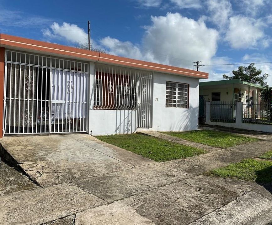 Vendido Recientemente: $65,000 (3 camas, 2 baños, 930 Pies cuadrados)