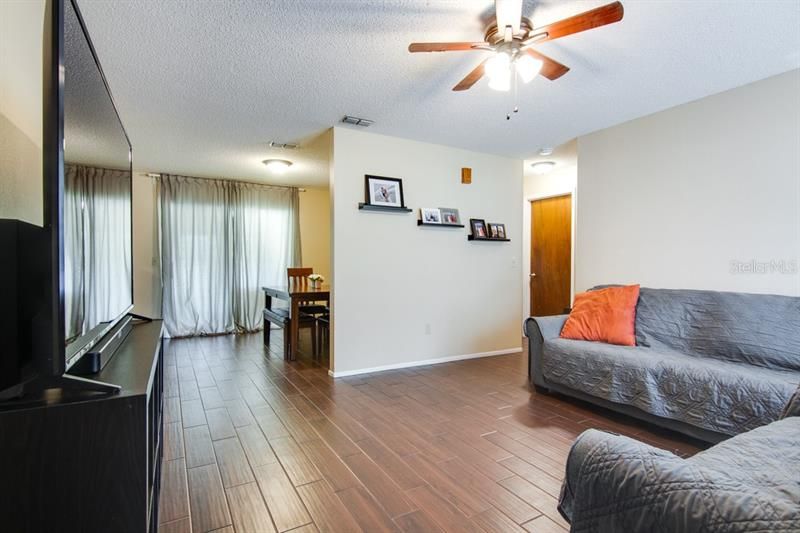 Recently Sold: $210,000 (3 beds, 2 baths, 1066 Square Feet)