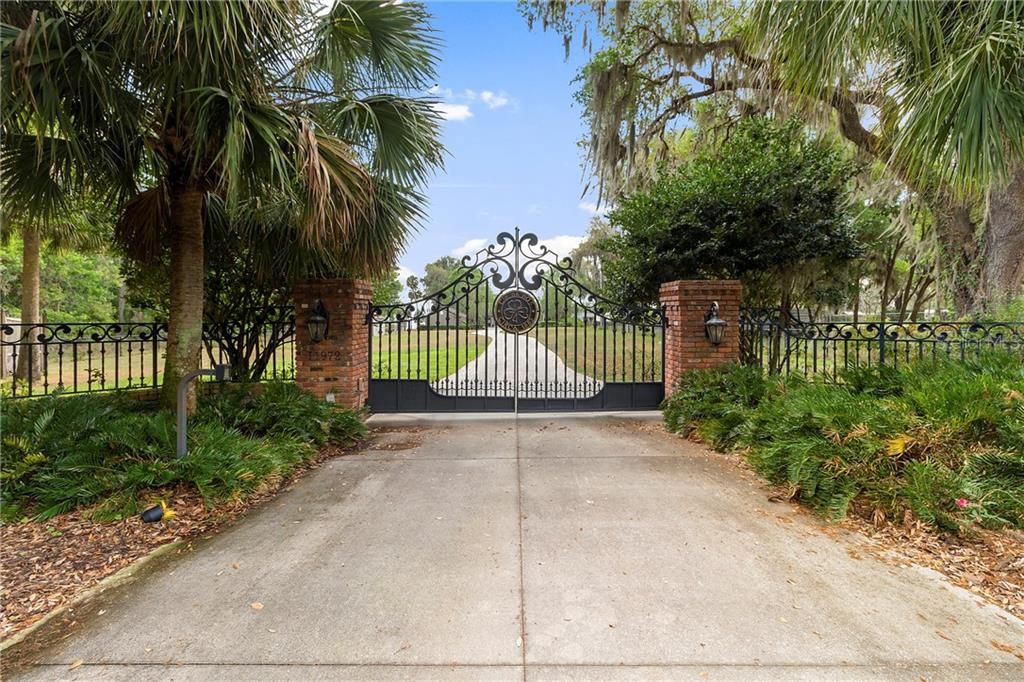 Recently Sold: $1,500,000 (5 beds, 6 baths, 6543 Square Feet)