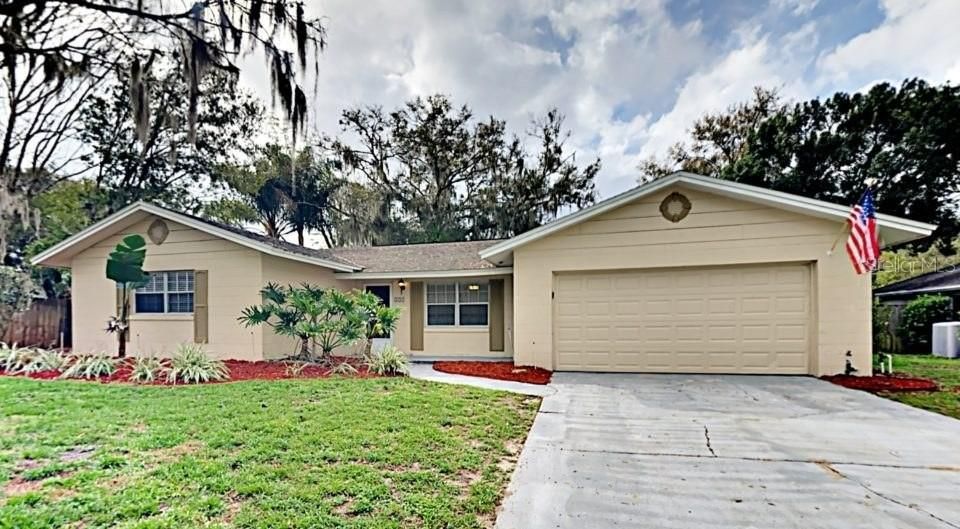 Recently Rented: $1,599 (3 beds, 2 baths, 1336 Square Feet)