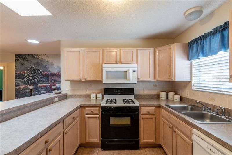 Recently Sold: $179,900 (2 beds, 2 baths, 1237 Square Feet)