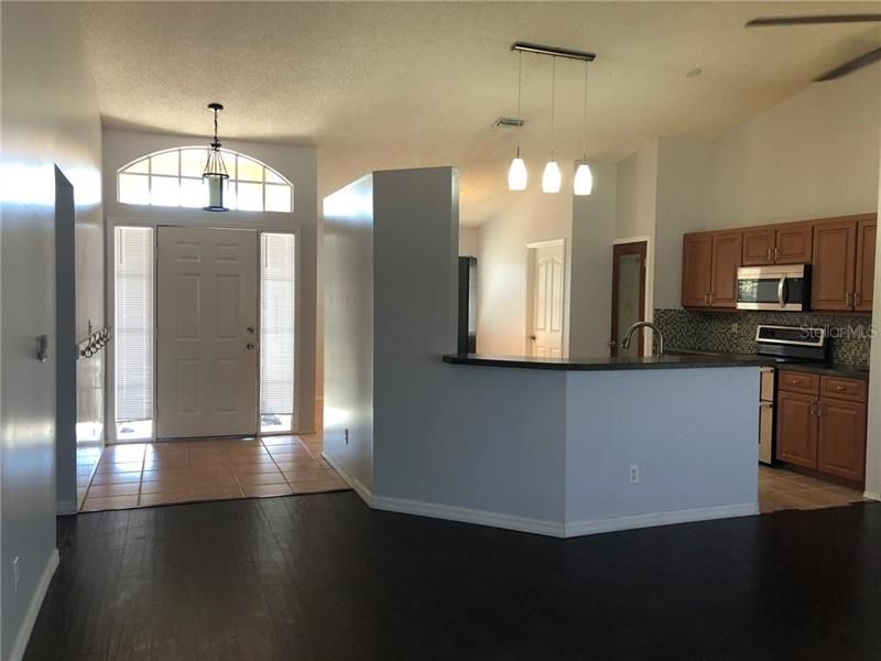 Recently Rented: $1,500 (3 beds, 2 baths, 1542 Square Feet)