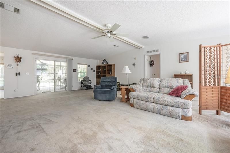Recently Sold: $240,000 (3 beds, 2 baths, 1958 Square Feet)