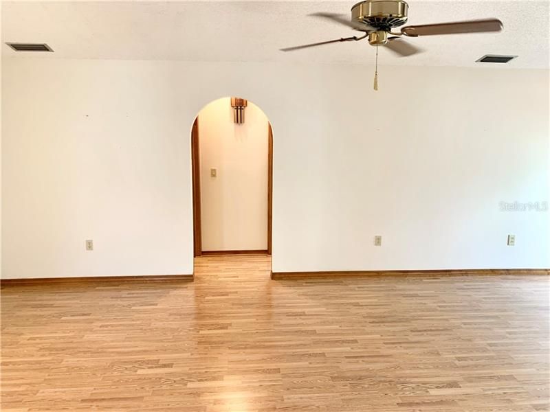 Recently Rented: $1,600 (2 beds, 2 baths, 1834 Square Feet)
