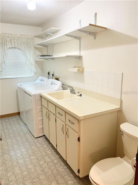 Recently Rented: $1,600 (2 beds, 2 baths, 1834 Square Feet)