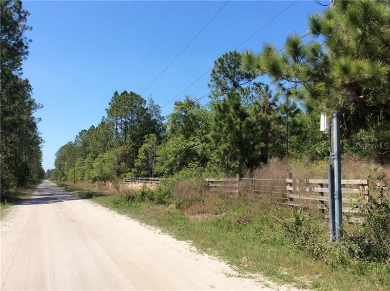 Just ahead on the right is a lake access.