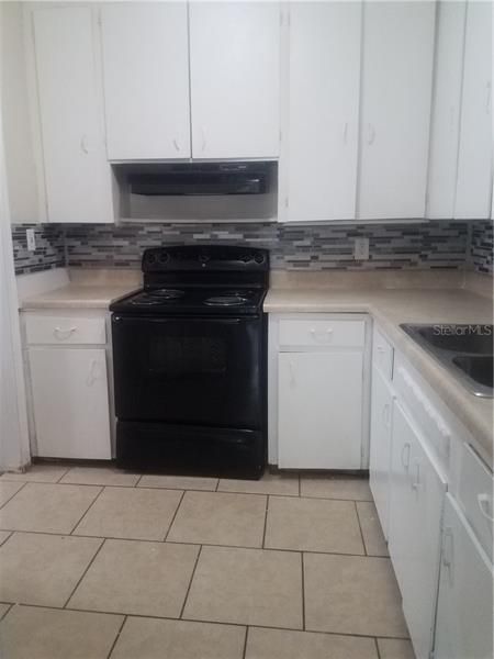 Recently Rented: $910 (3 beds, 1 baths, 1115 Square Feet)