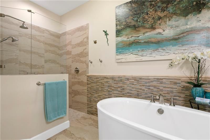 最近售出: $329,900 (3 贝兹, 2 浴室, 1806 平方英尺)