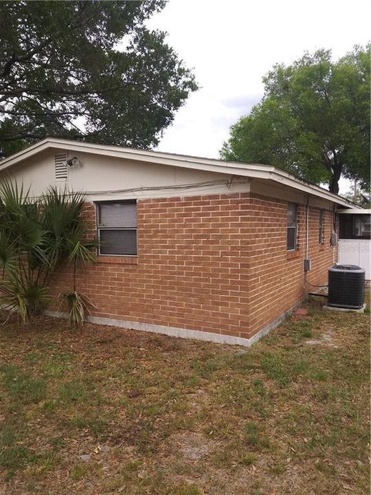 Recently Rented: $995 (2 beds, 2 baths, 936 Square Feet)