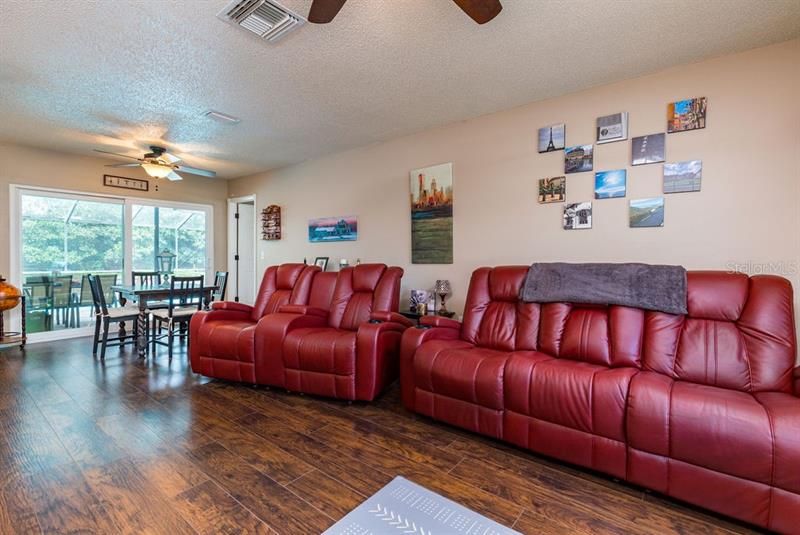 Recently Sold: $340,000 (3 beds, 2 baths, 1502 Square Feet)