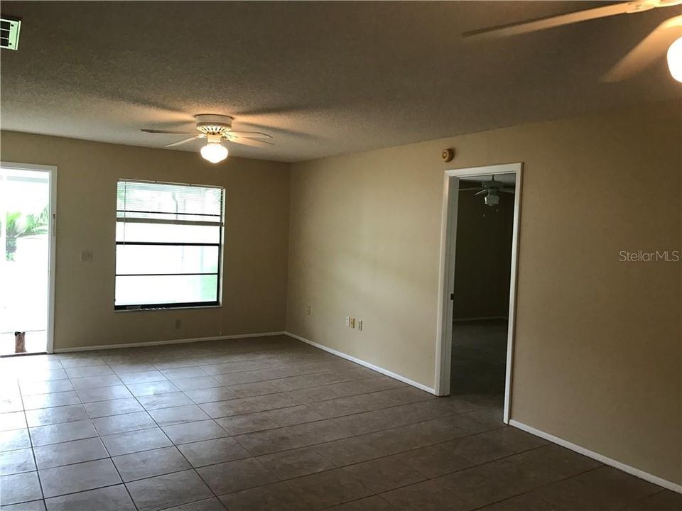 Recently Rented: $1,050 (3 beds, 2 baths, 1341 Square Feet)