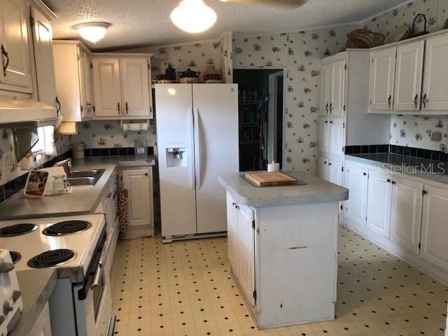 Recently Sold: $96,500 (3 beds, 2 baths, 1512 Square Feet)