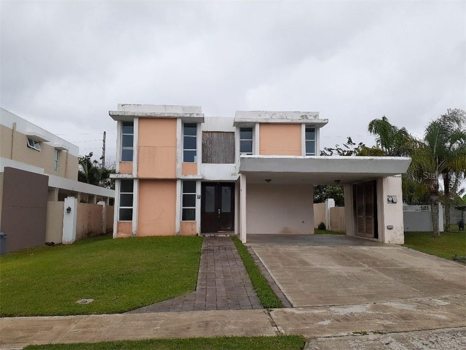 Vendido Recientemente: $159,900 (4 camas, 2 baños, 2100 Pies cuadrados)