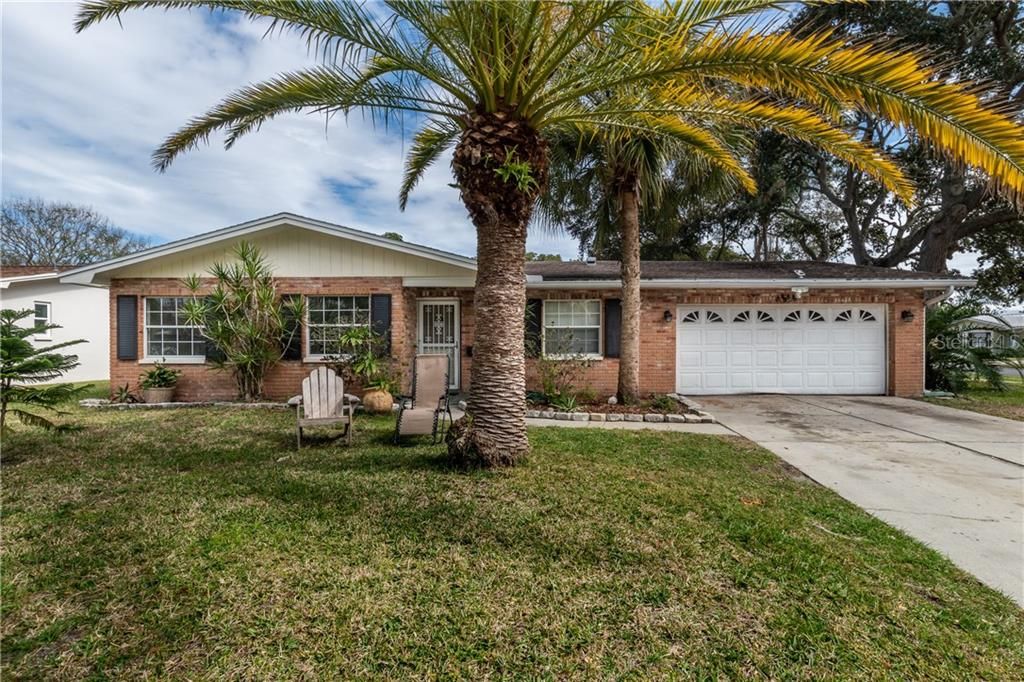 Recently Sold: $295,000 (4 beds, 2 baths, 1913 Square Feet)