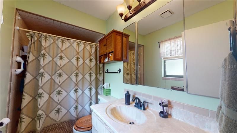 最近售出: $140,000 (3 贝兹, 2 浴室, 1846 平方英尺)
