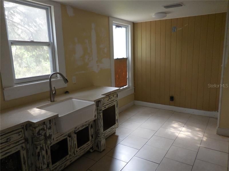 Recently Sold: $64,900 (3 beds, 1 baths, 1492 Square Feet)
