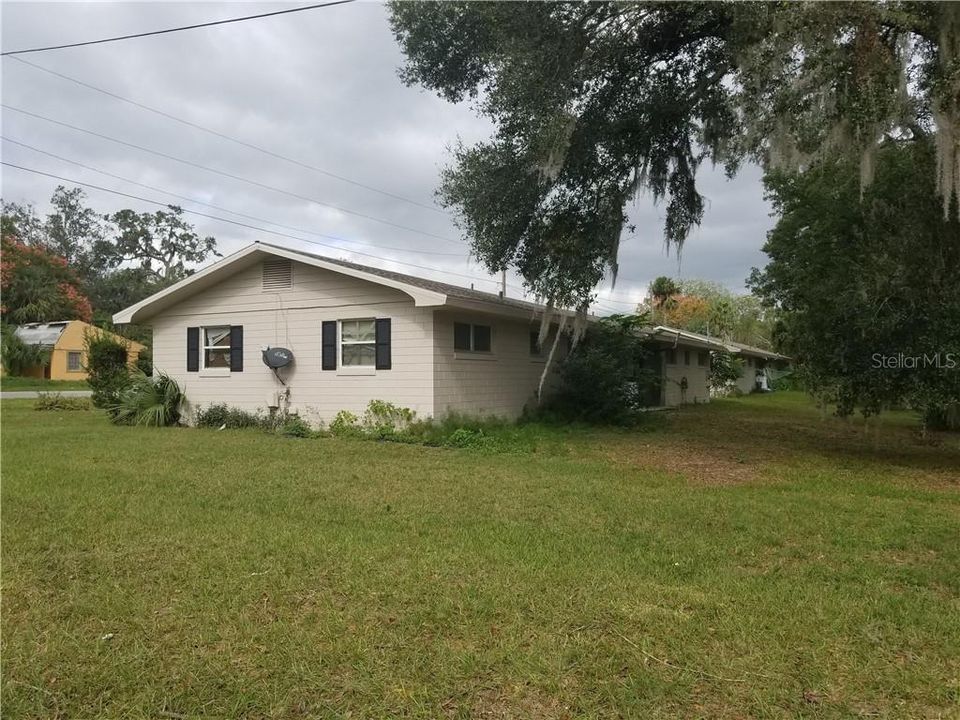 最近租的: $975 (4 贝兹, 1 浴室, 1896 平方英尺)