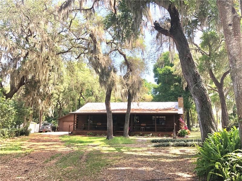 You will love living here, nestled under the oaks, in this small community of Silver Beach Heights, Umatilla Florida.