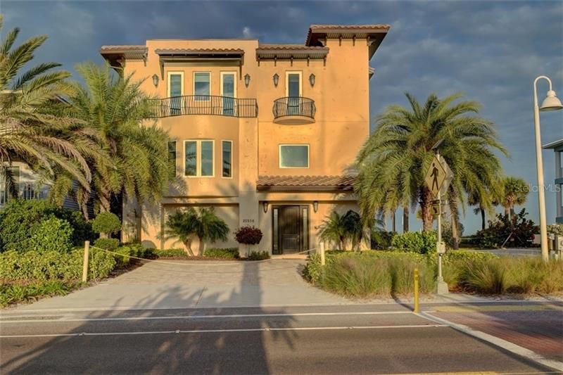 Recently Sold: $4,500,000 (4 beds, 4 baths, 4490 Square Feet)