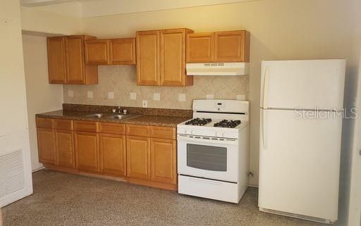 Recently Rented: $850 (2 beds, 1 baths, 806 Square Feet)