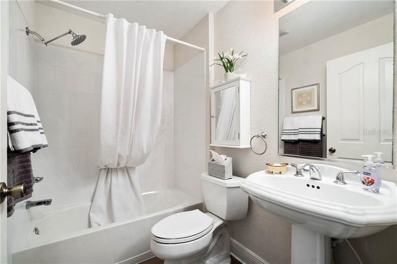 最近售出: $420,000 (3 贝兹, 2 浴室, 1927 平方英尺)