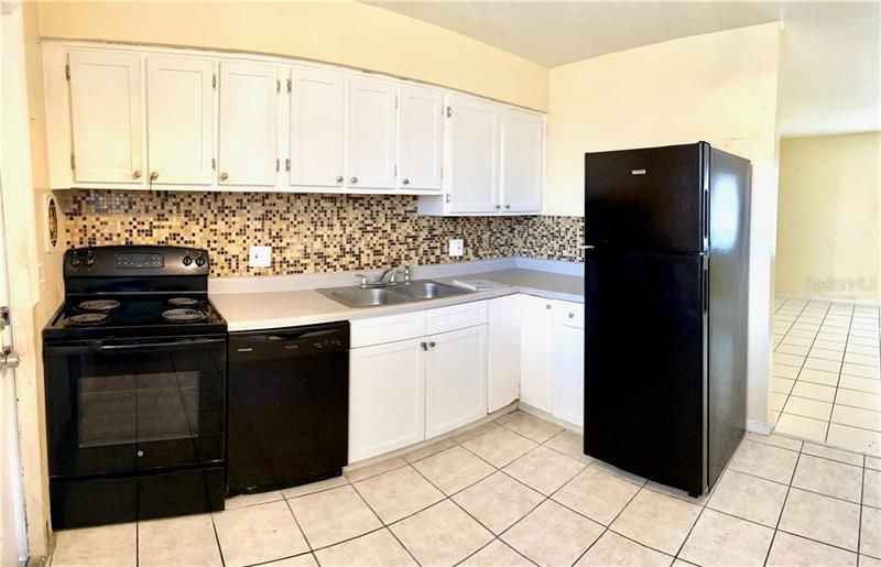 Recently Rented: $775 (1 beds, 1 baths, 630 Square Feet)