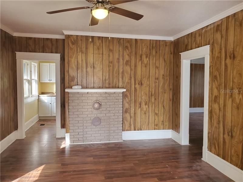 Recently Rented: $1,200 (3 beds, 1 baths, 1200 Square Feet)