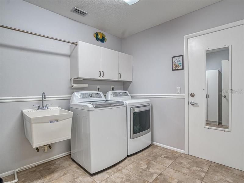 Recently Sold: $329,000 (3 beds, 2 baths, 1741 Square Feet)
