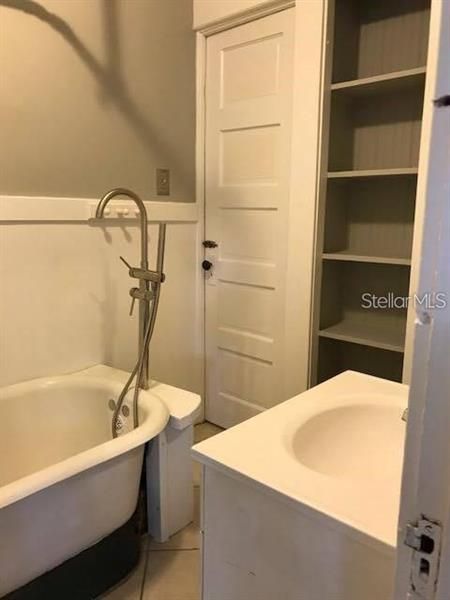 Recently Rented: $750 (1 beds, 1 baths, 880 Square Feet)