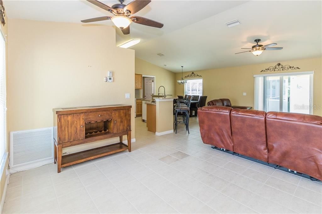 Recently Sold: $225,000 (3 beds, 2 baths, 1407 Square Feet)