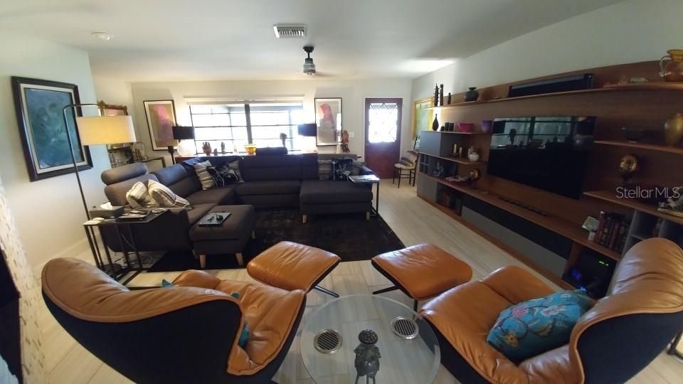 Vendido Recientemente: $210,000 (2 camas, 2 baños, 1688 Pies cuadrados)