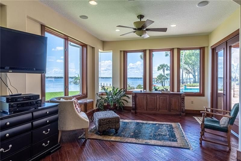 Master Bedroom - Sitting Area