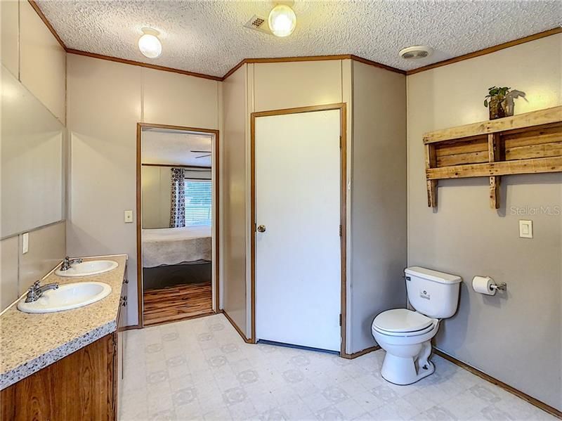 最近售出: $214,000 (3 贝兹, 2 浴室, 1296 平方英尺)