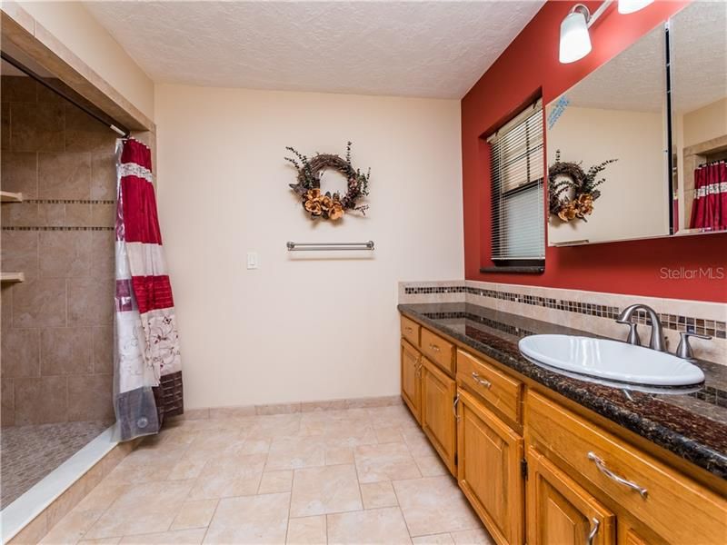 Vendido Recientemente: $549,900 (4 camas, 3 baños, 3104 Pies cuadrados)